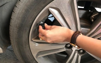 Hướng dẫn lắp cảm biến áp suất lốp TPMS cực đơn giản